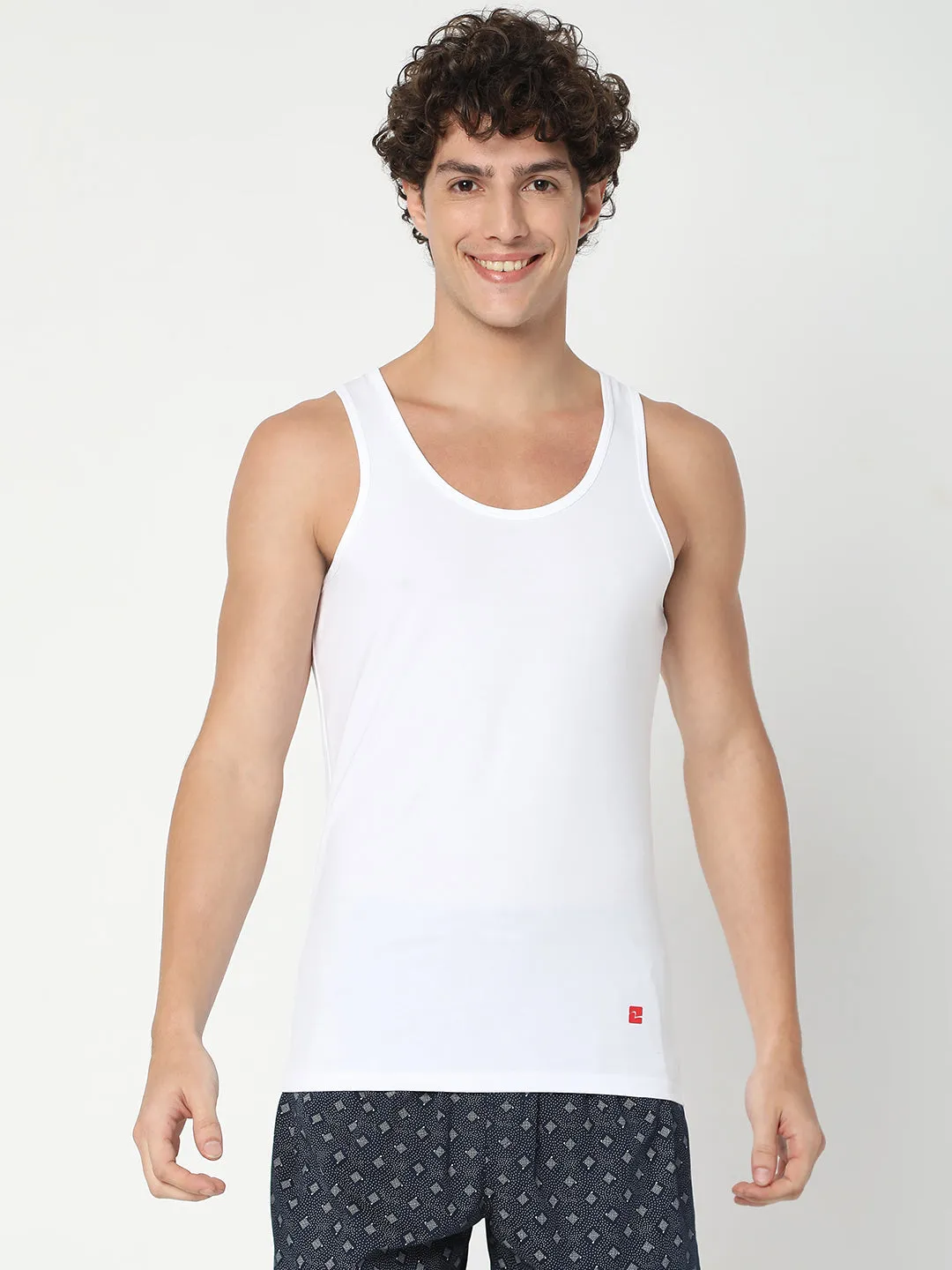 Men Premium White Cotton Blend Regular Fit Vest - Underjeans By Spykar