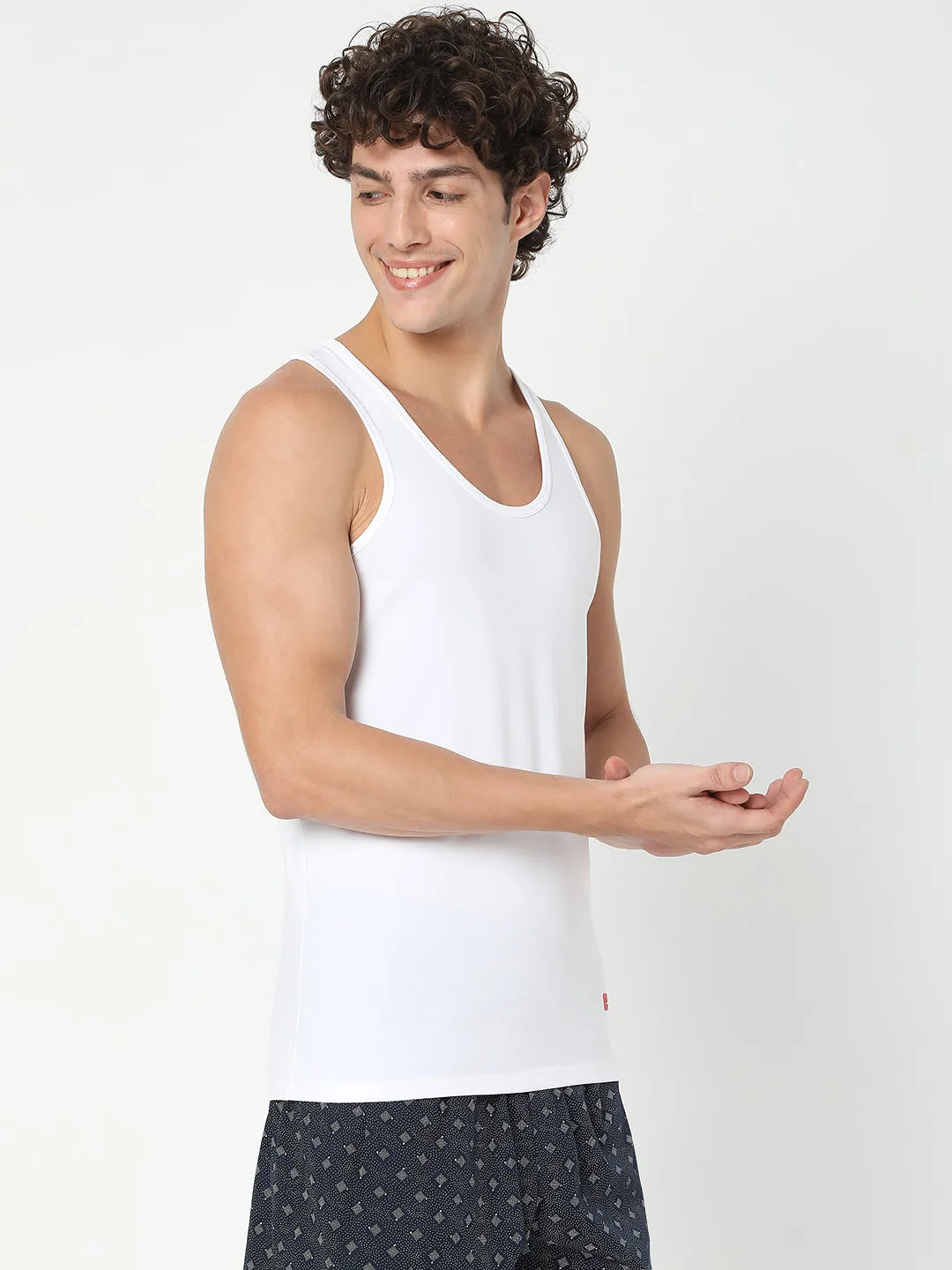 Men Premium White Cotton Blend Regular Fit Vest - Underjeans By Spykar