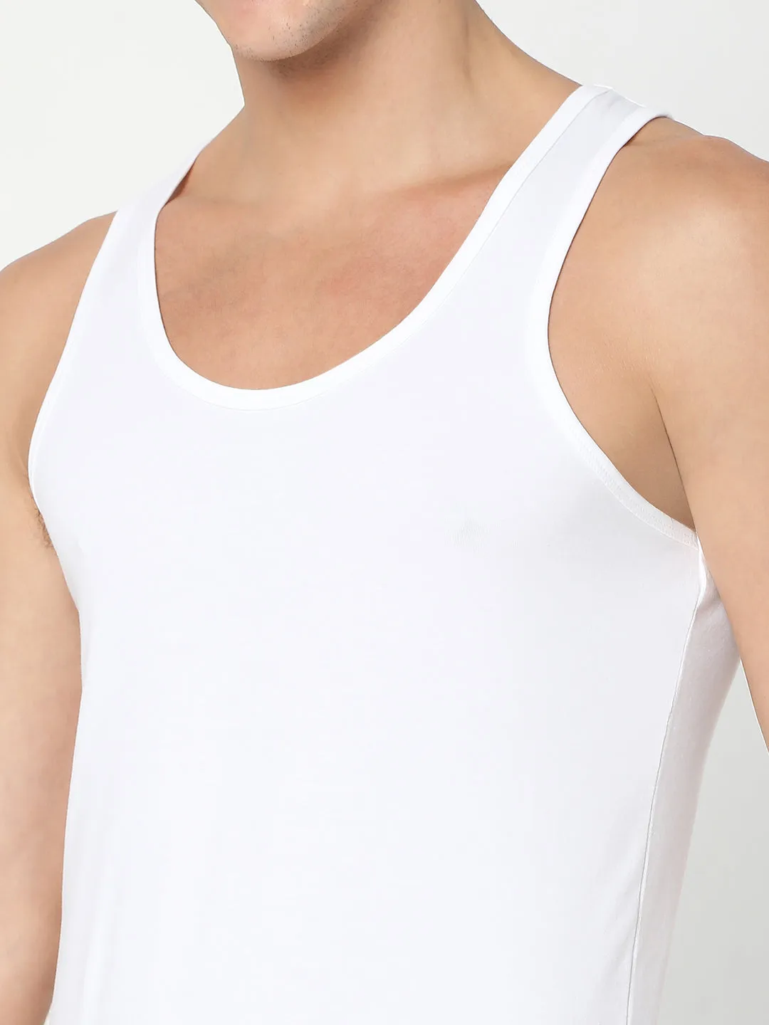 Men Premium White Cotton Blend Regular Fit Vest - Underjeans By Spykar