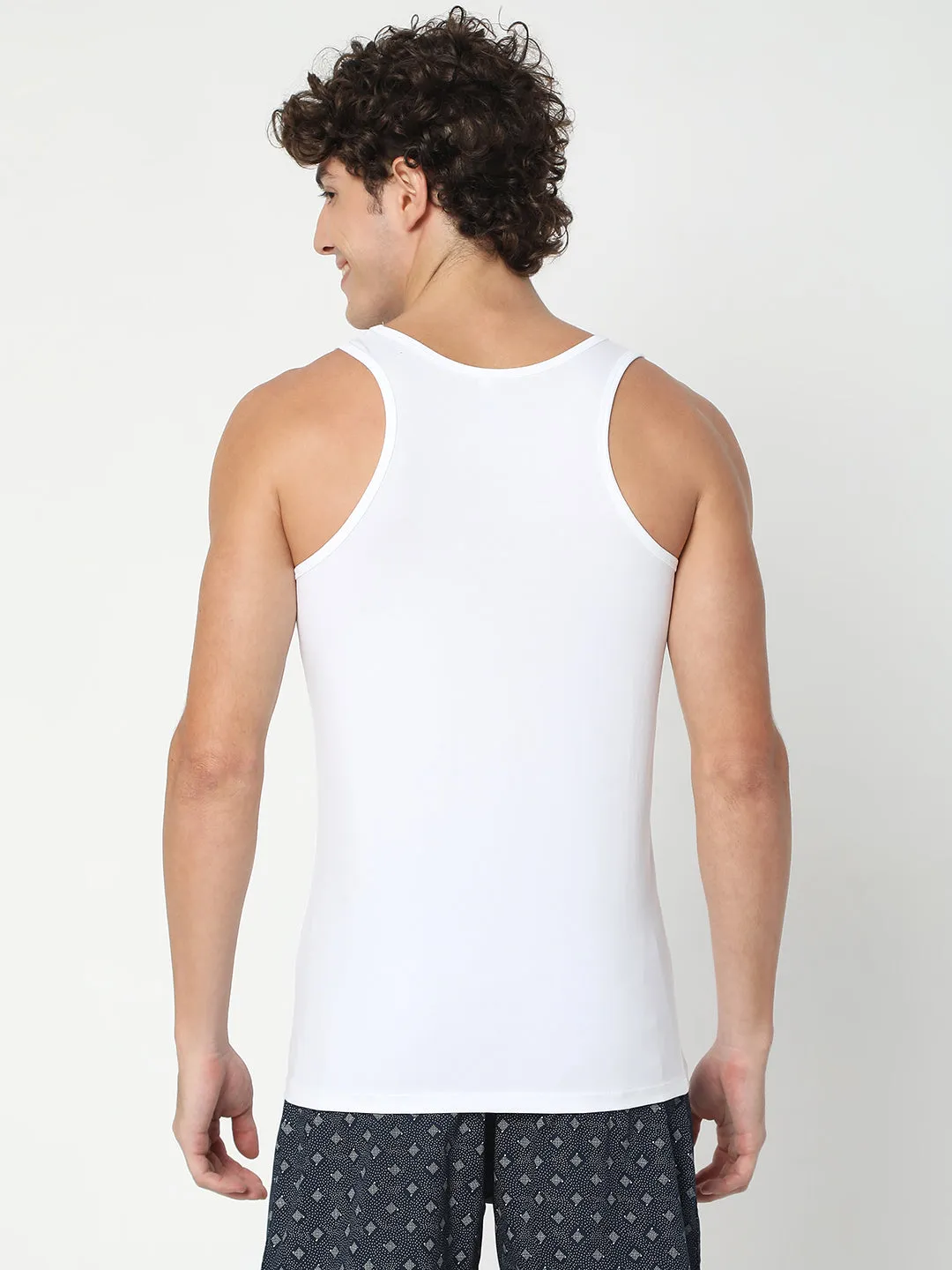 Men Premium White Cotton Blend Regular Fit Vest - Underjeans By Spykar
